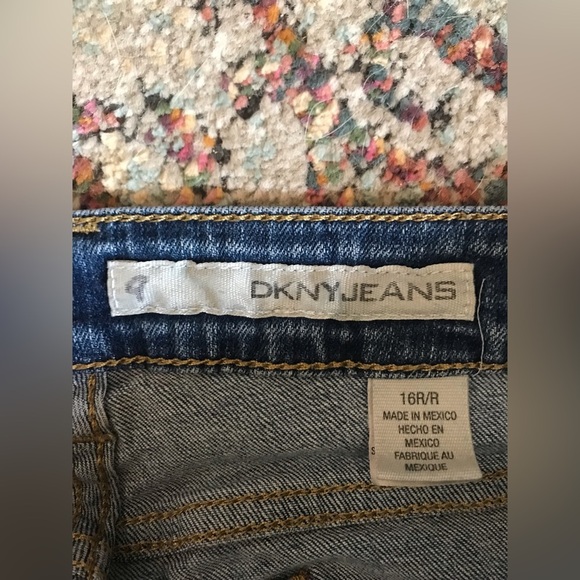 DKNY Jeans Mid Rise With Stretch Boot Cut Wide Leg Size 16 RR - Picture 2 of 3